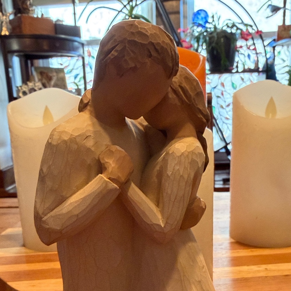 Willow Tree Promise Figurine in Cream and Gold